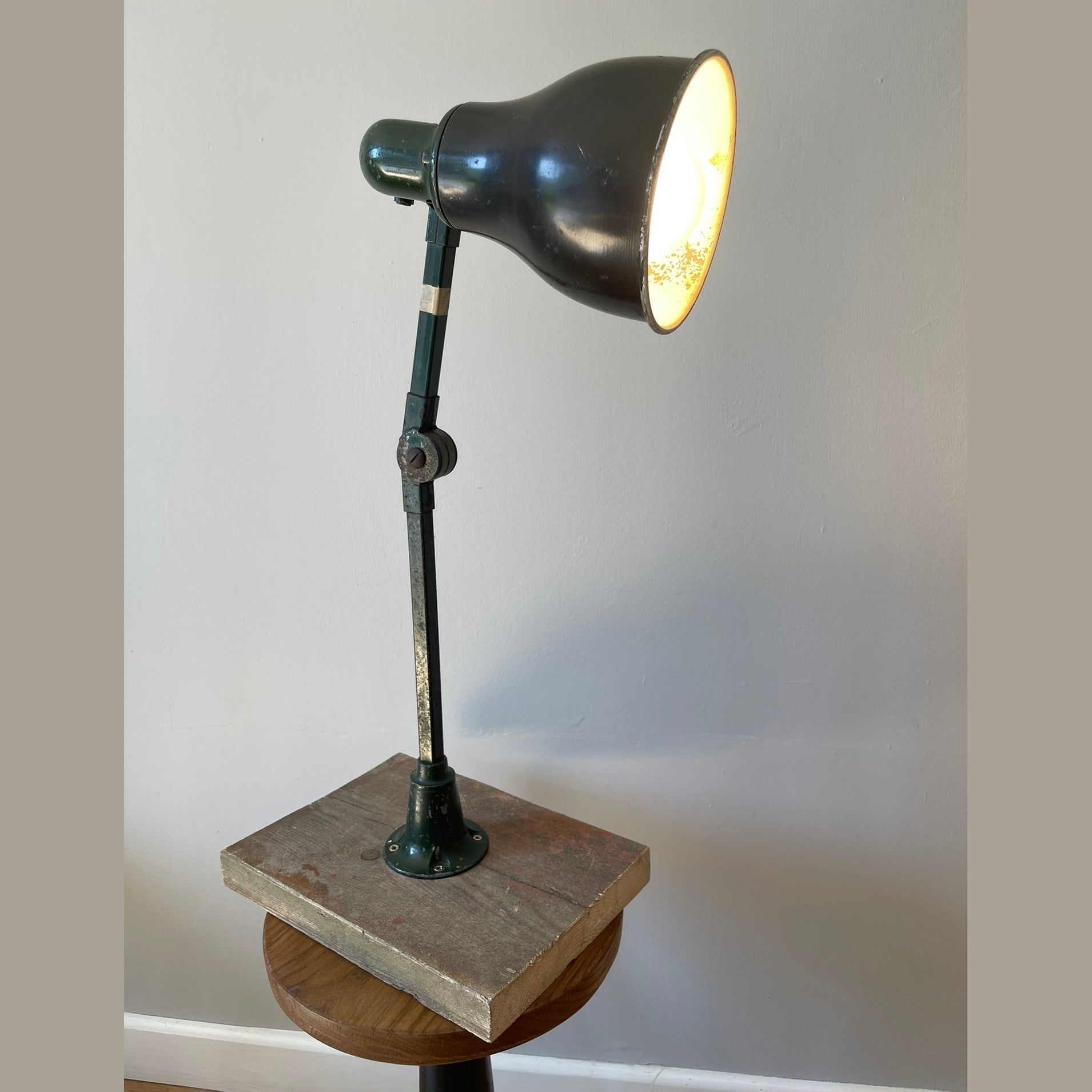 Vintage Invisaflex machinists lamp