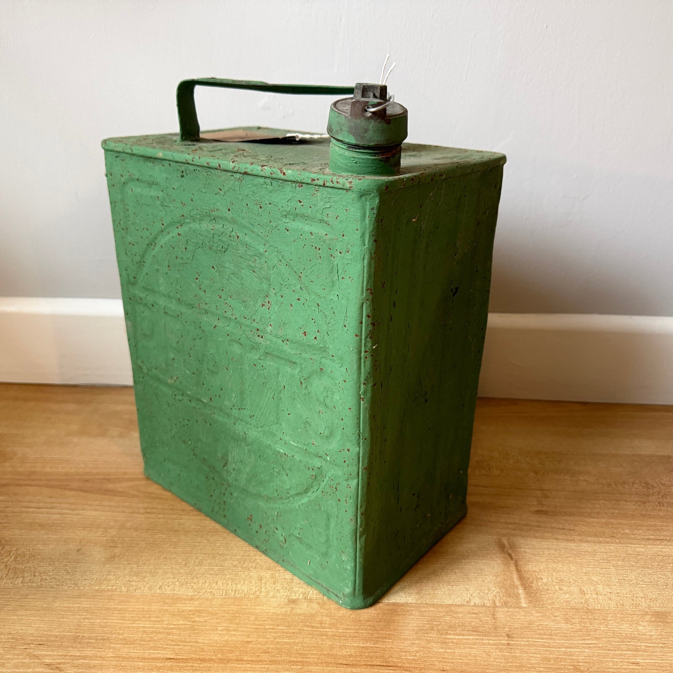 Vintage 1930's Pratts fuel can
