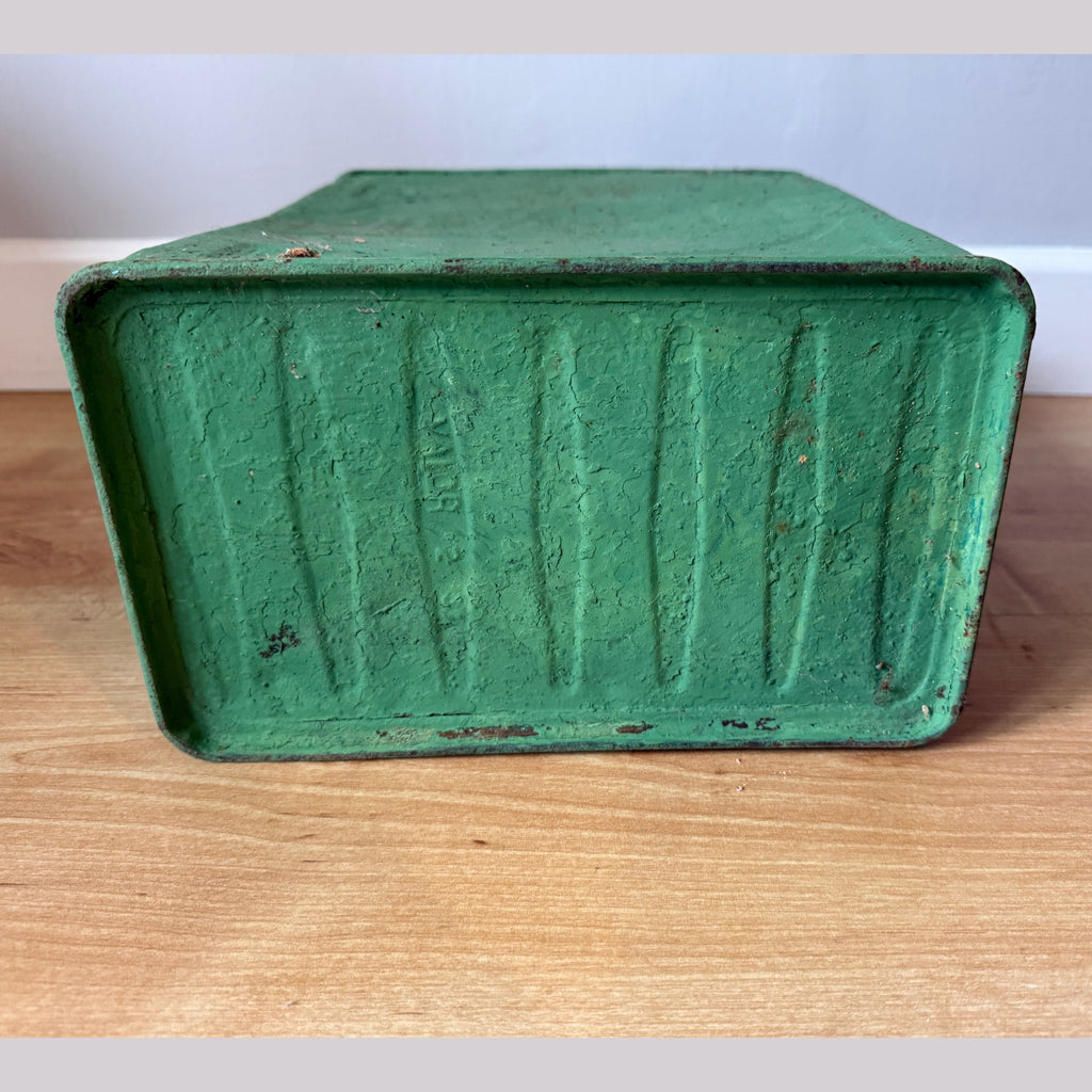 Vintage 1930's Pratts fuel can