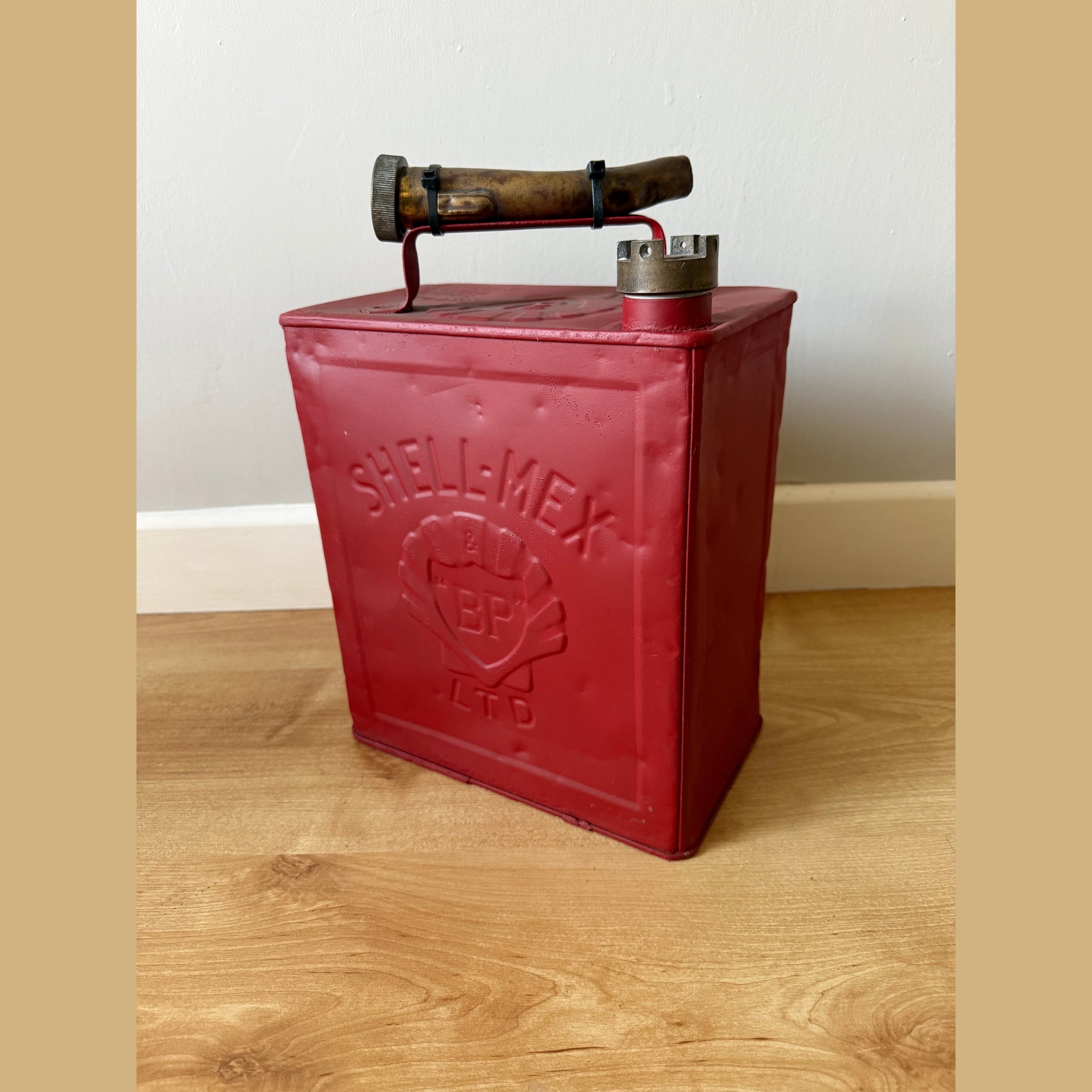 Vintage Shell MEX and BP fuel can 1939