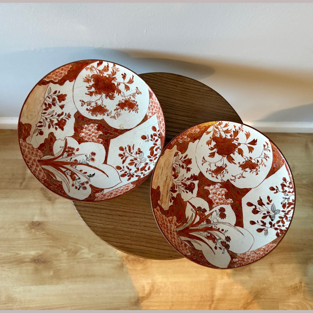 A pair of 21.5cm Japanese Kutani plates