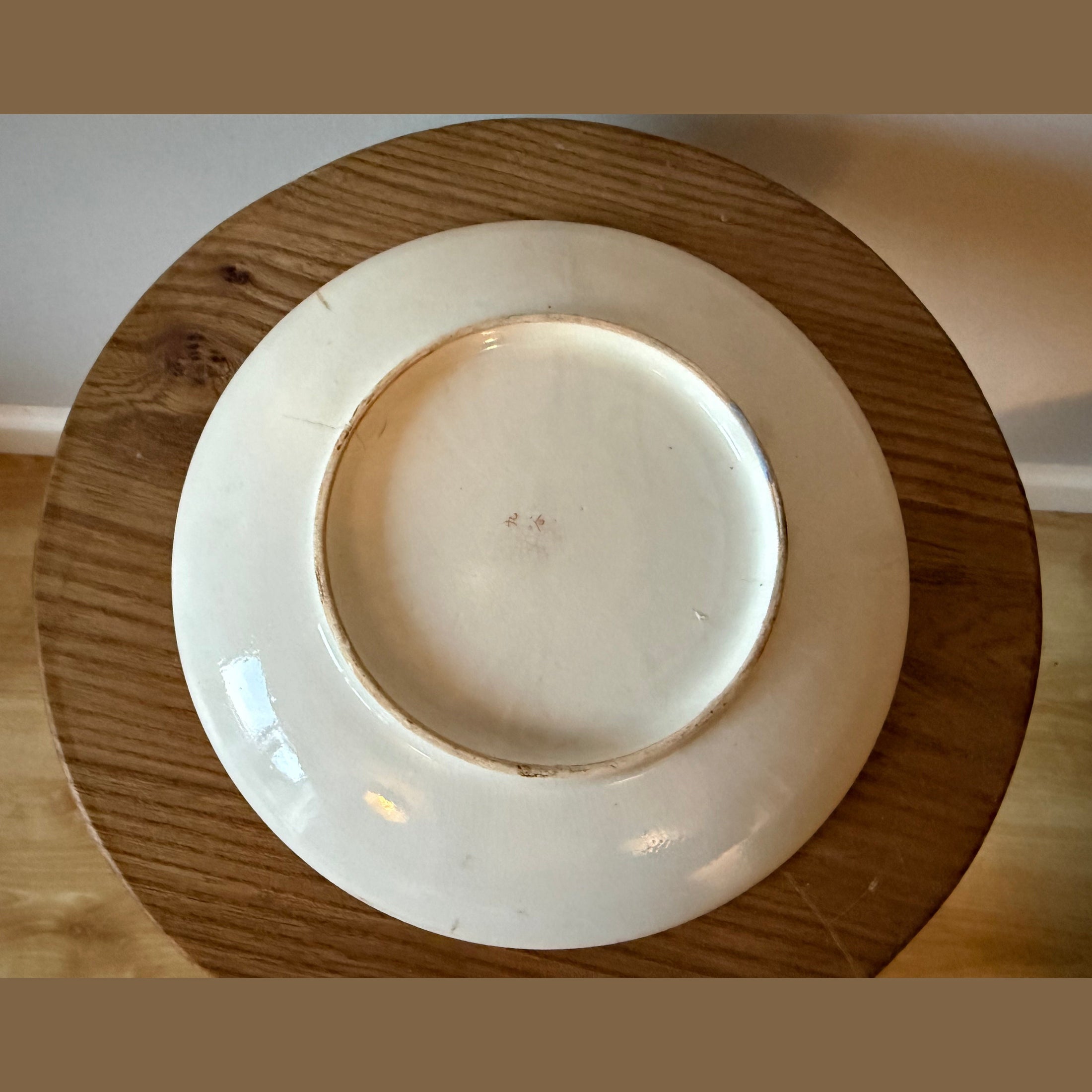 A pair of 21.5cm Japanese Kutani plates