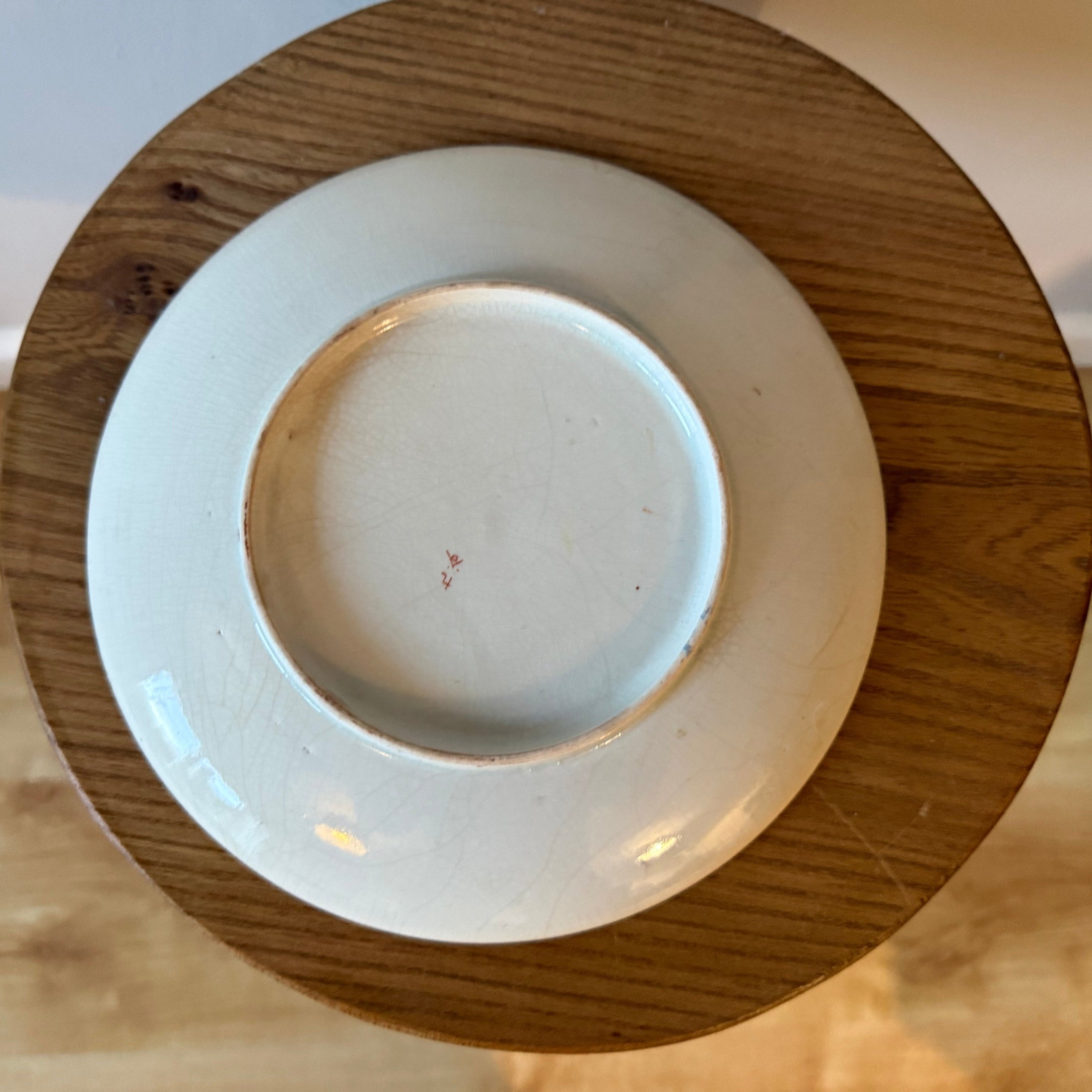 A pair of 21.5cm Japanese Kutani plates