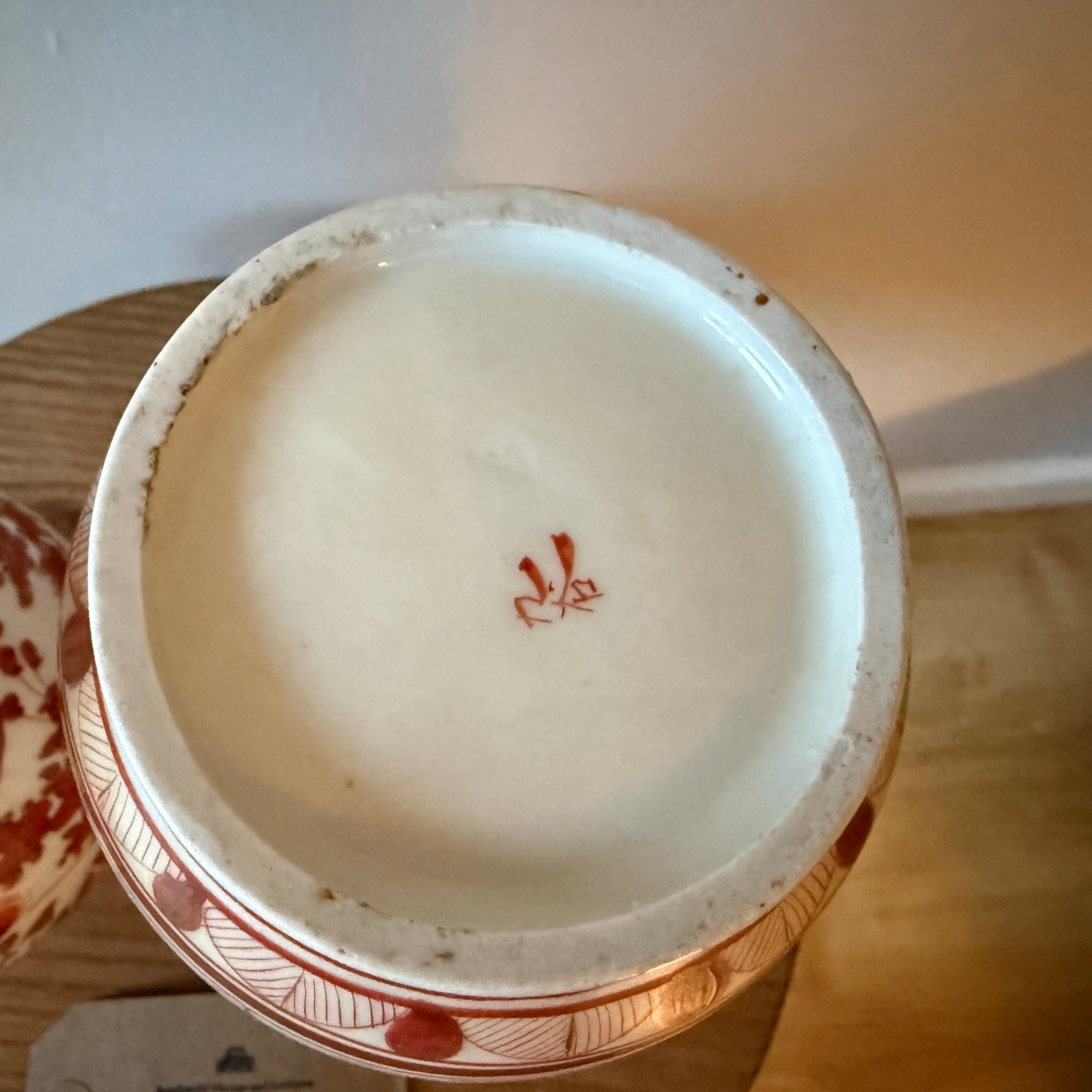 A pair of 20 cm tall Japanese Kutani vases.