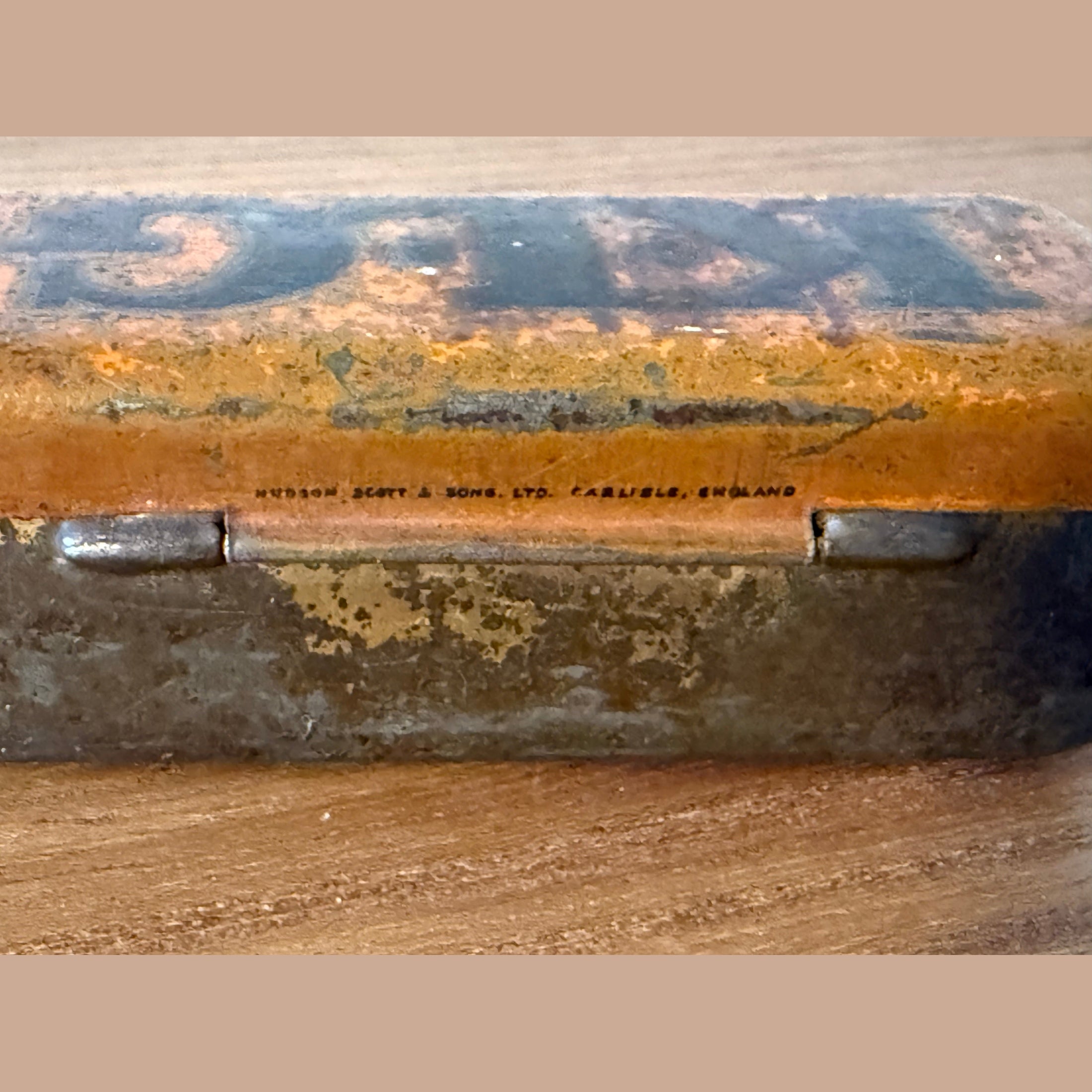 Vintage KLG spark plugs, tin