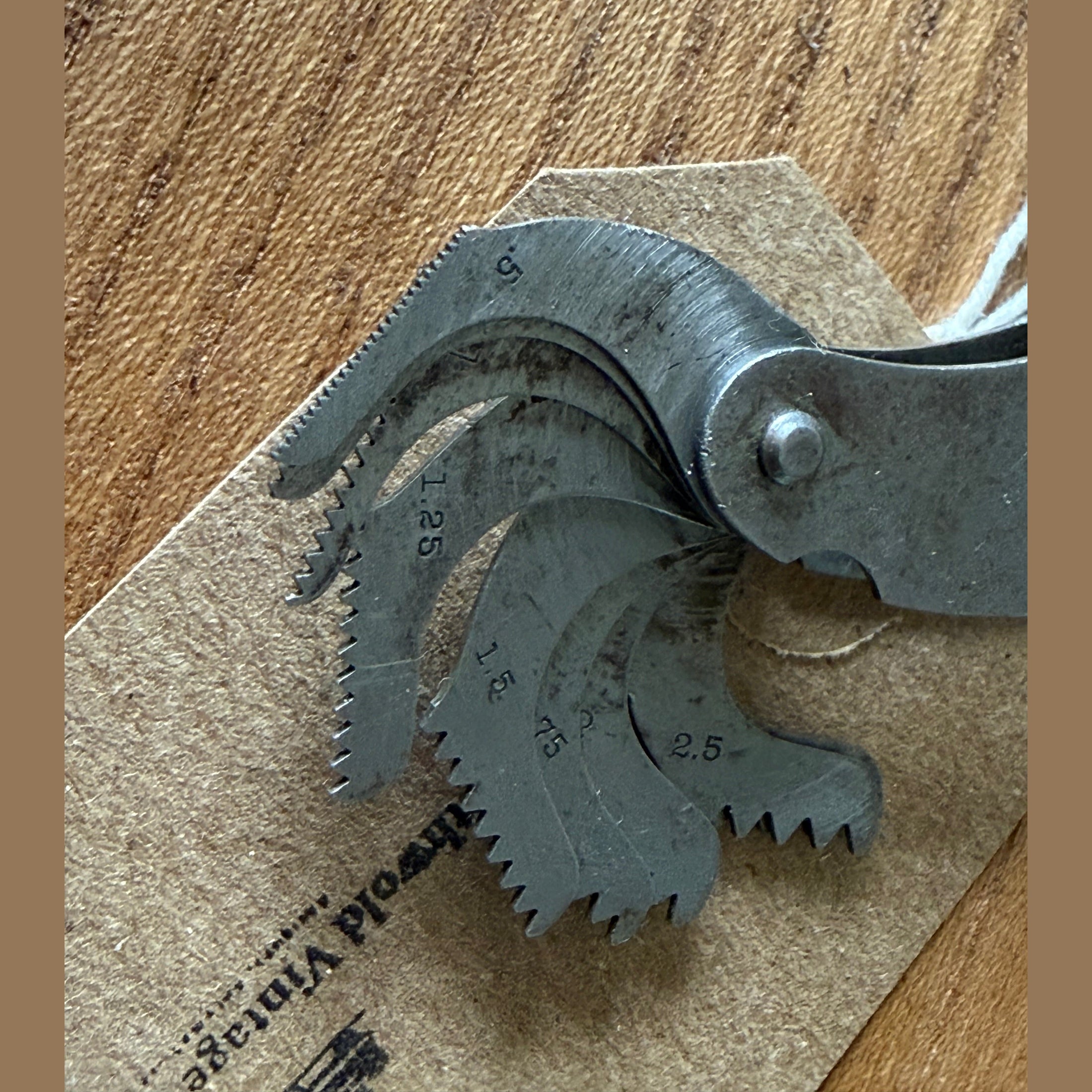 Vintage Brown+Sharpe MFG Co screw pitch Gauge No 636